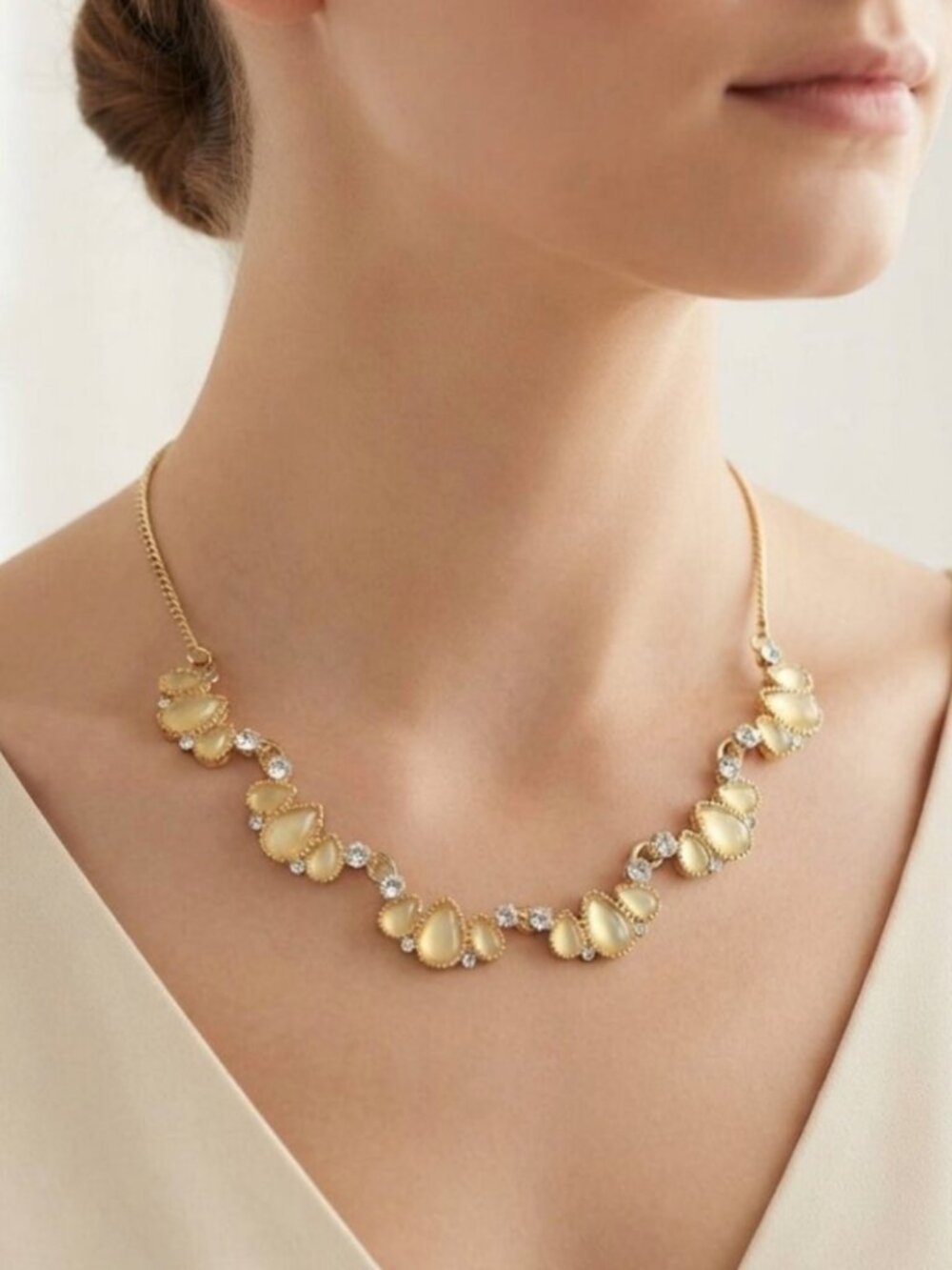 Vintage Gold Tone Yellow Teardrop Rhinestone Necklace 16.5"